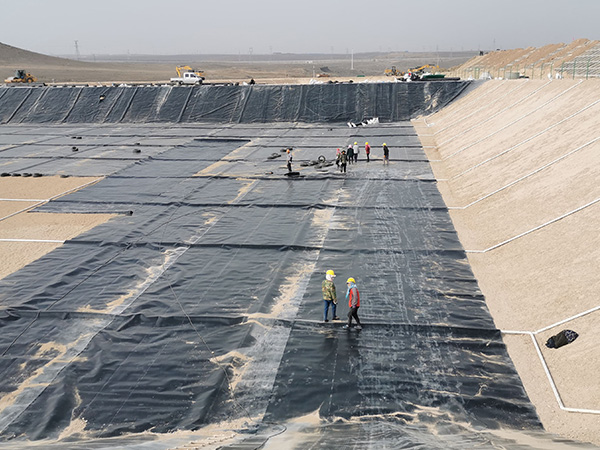 養(yǎng)殖土工膜施工過程中需要避免哪些問題的出現(xiàn)？