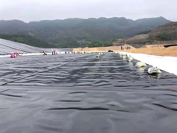 分析土工膜施工鋪設(shè)效果不好的原因。