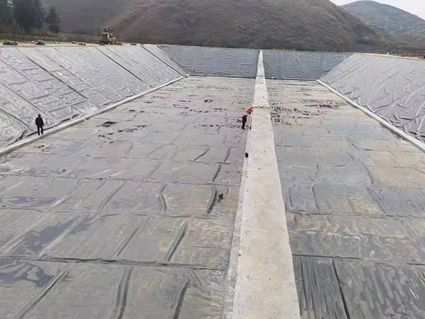 掌握HDPE防滲土工膜正確施工方式方法。