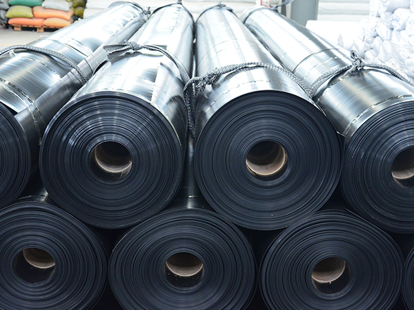 HDPE土工膜的檢測嚴(yán)格按照程序來。