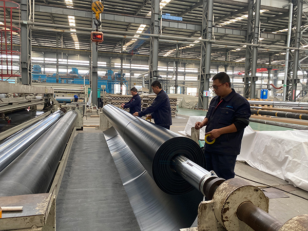 人工湖鋪設土工膜有哪些注意事項？