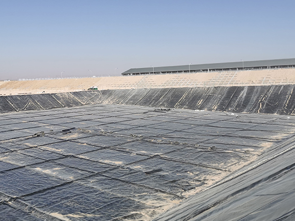 魚塘養(yǎng)殖防滲膜在選擇時(shí)需要考慮哪些因素？