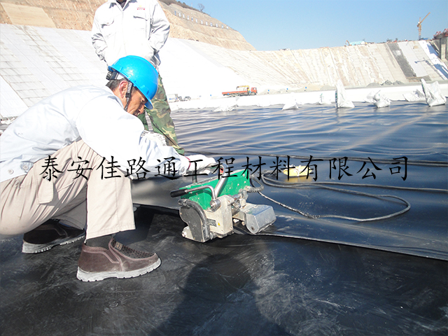 回顧防滲防滲土工膜其性能及應(yīng)用范圍。