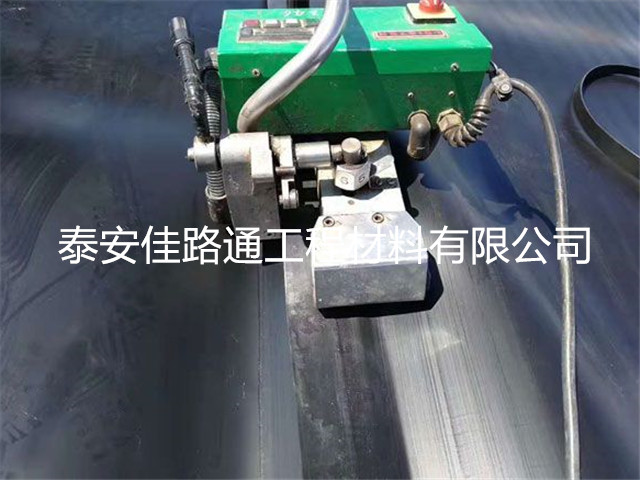 單池鋪設水產(chǎn)養(yǎng)殖防滲膜如何施工？