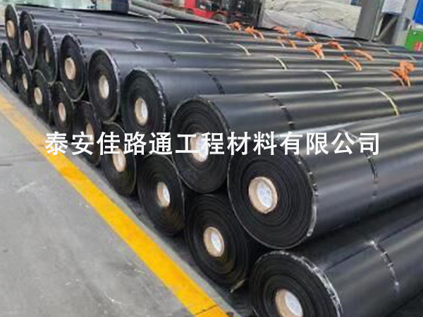 人工湖防滲膜的焊接鋪貼須按步驟進行