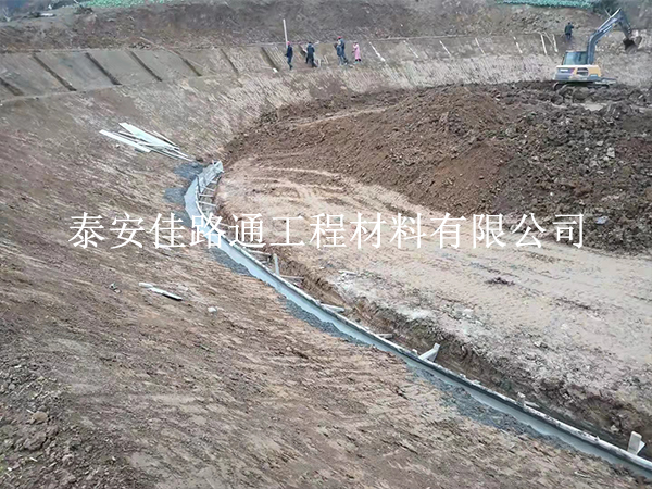 想要人工湖防滲膜發(fā)揮其優(yōu)秀特性該怎么做？