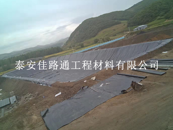 魚蝦養(yǎng)殖防滲膜鋪設使用專注細節(jié)施工