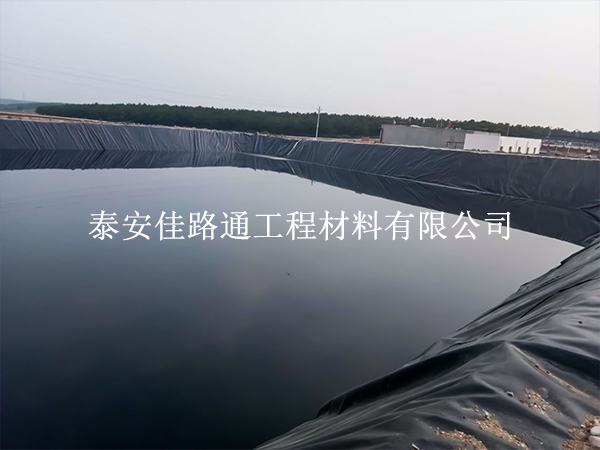 水產(chǎn)養(yǎng)殖防滲膜鋪設(shè)施工該如何進(jìn)行新舊膜的連接？