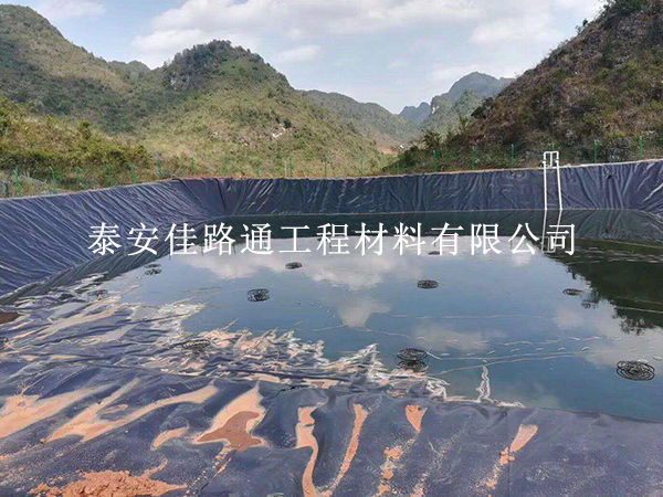 養(yǎng)殖防滲膜在施工過程中講究細(xì)節(jié)