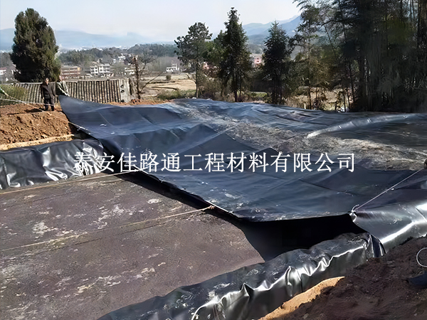 藕池鋪設(shè)防滲土工膜有哪些焊接工序須掌握？