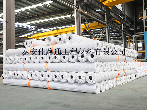 蓄水池防滲膜為何能在豬場沼氣池中顯身手？