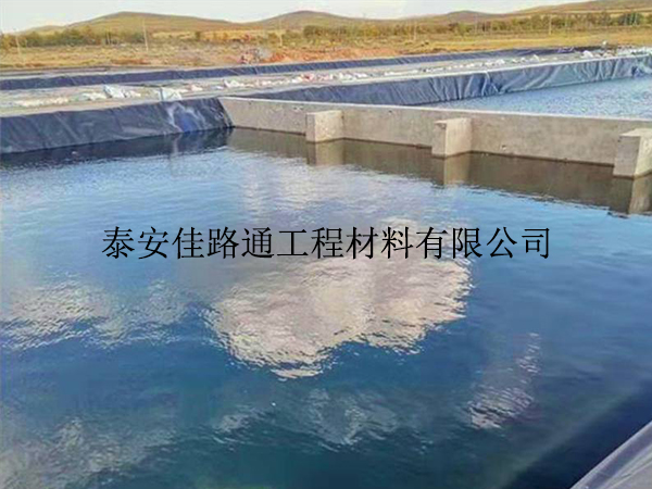 垂直鋪設(shè)水產(chǎn)養(yǎng)殖防滲膜須格外注意細(xì)節(jié)把控