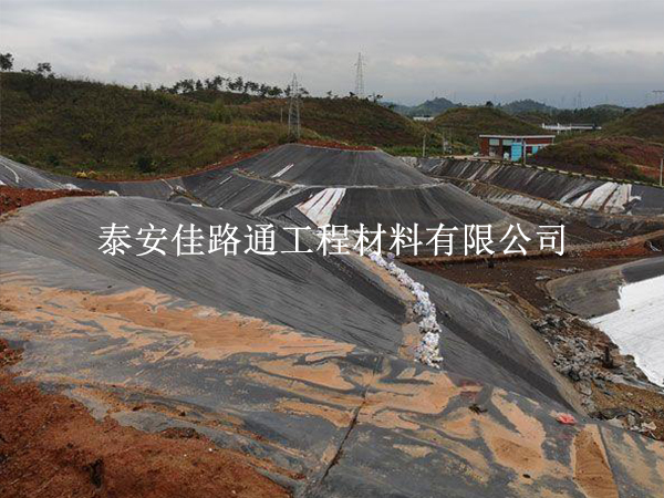 垃圾填埋場(chǎng)防滲膜施工中為何要鋪兩層？