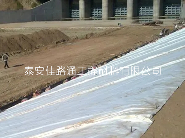 養(yǎng)殖防滲膜的隔熱與隔聲作用值得關注