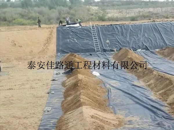 哪些注意事項(xiàng)可有效提升魚塘防滲膜的施工效率？