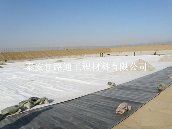 對HDPE復合土工膜的缺陷進行修復，提升完整性