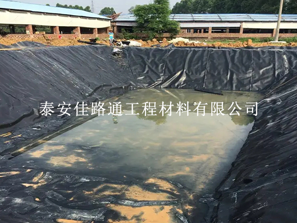 魚塘防滲膜的滲透系數(shù)受哪些因素影響？