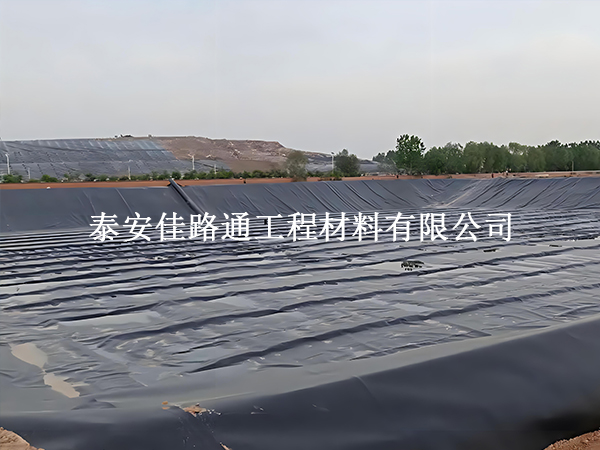 對(duì)水產(chǎn)養(yǎng)殖防滲膜進(jìn)行合理焊縫驗(yàn)收工作