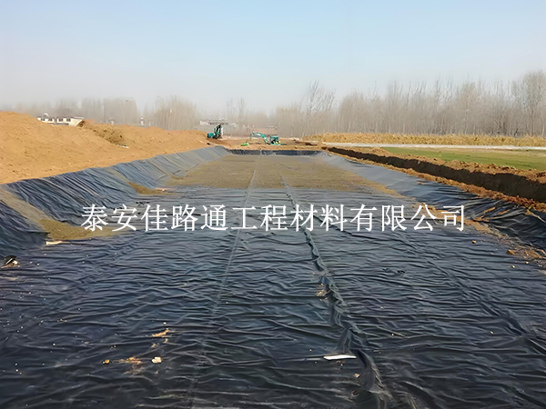 在土工材料市場上如何進(jìn)行養(yǎng)殖防滲膜選購？