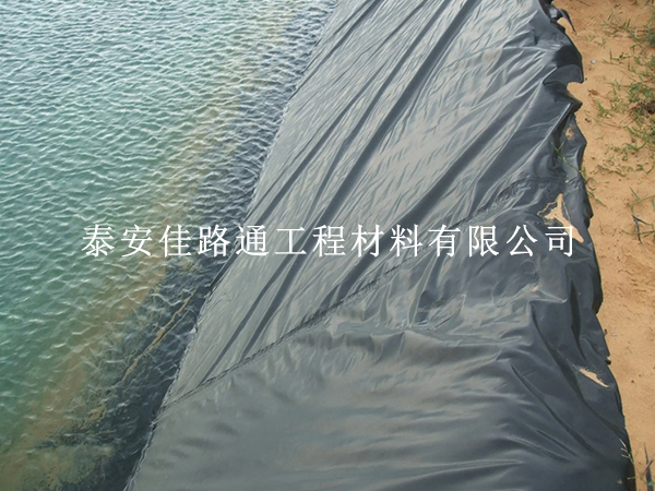 魚塘防滲膜如何防止紫外線的照射？