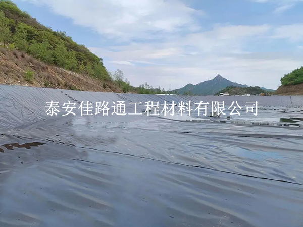 土工膜坡面防滲的技巧及注意事項