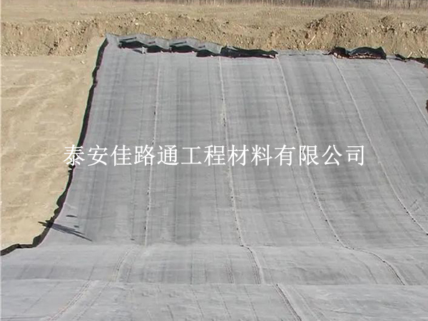 膨潤土防水毯生產原料選擇：奠定品質基石的重要性