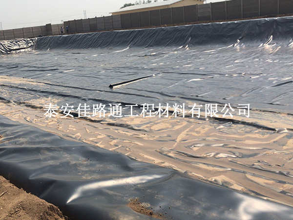 蓄水池鋪設(shè)防滲膜與坡面防滑技巧:打造穩(wěn)固高效的儲水設(shè)施 蓄水池鋪設(shè)防滲膜與坡面防滑技巧:打造穩(wěn)固高效的儲水設(shè)施