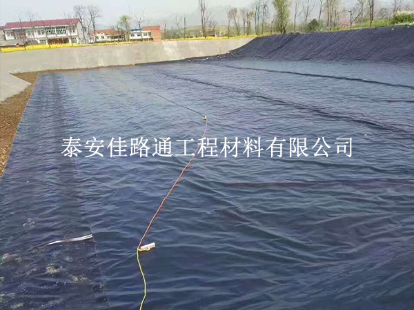 養(yǎng)殖防滲膜鋪設(shè)節(jié)點(diǎn)處理技巧：精細(xì)把控，杜絕防滲滲漏隱患