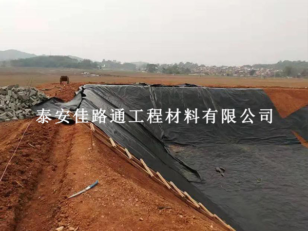 蓄水池防滲土工膜鋪設(shè)前置籌備 科學(xué)布局保障防滲工程