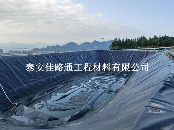 蓄水池防滲膜施工效率翻倍的實(shí)戰(zhàn)經(jīng)驗(yàn)，老工程師看完都說(shuō)內(nèi)行
