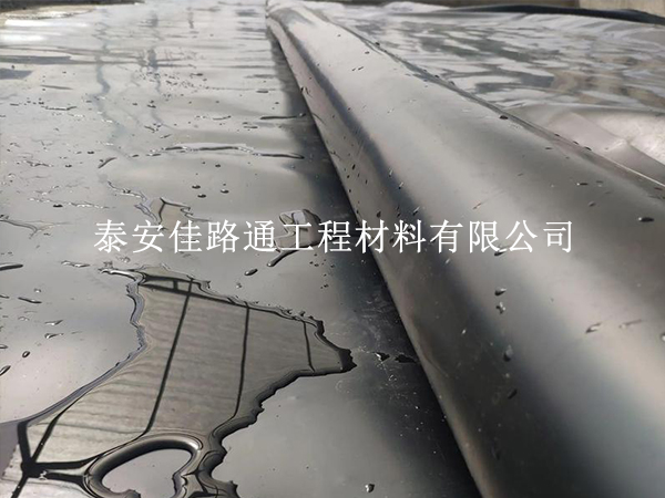 守住防滲生命線:HDPE土工膜焊后驗(yàn)收與保護(hù)核心要點(diǎn) 守住防滲生命線:HDPE土工膜焊后驗(yàn)收與保護(hù)核心要點(diǎn)